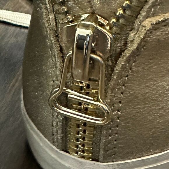 𝅺euc Ash High Tops, Gold Champagne Color, Size 9 - Picture 2 of 15